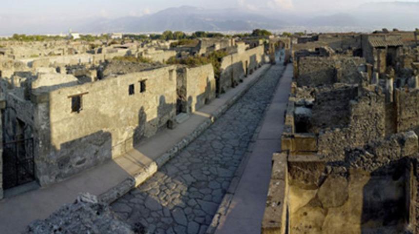 Taş kesilen şehir Pompei