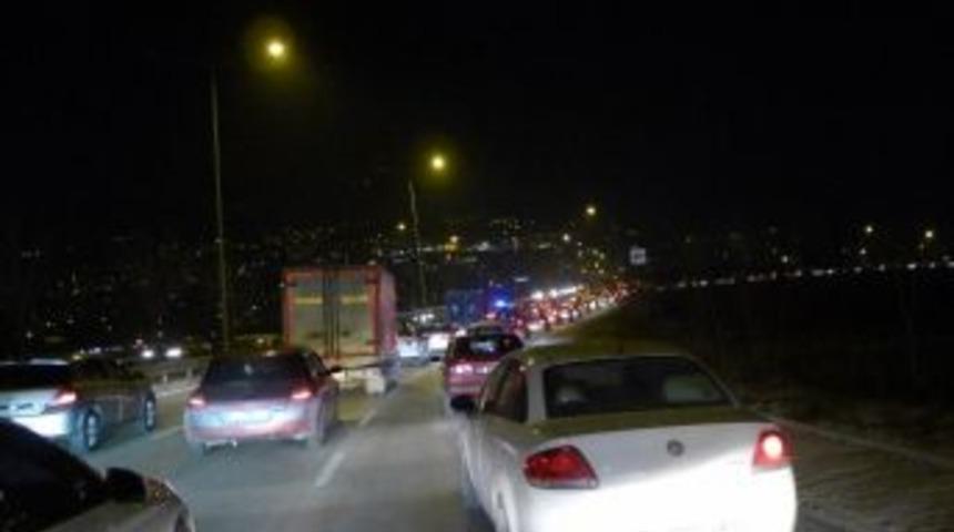 Yakın &Ccedil;evre Yolu Acemler &Ccedil;ıkışında Kilitleniyor