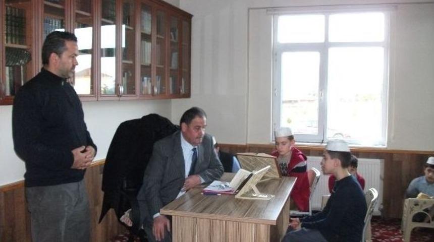 M&uuml;ft&uuml; Emen Minik Hafızları Ziyaret Etti