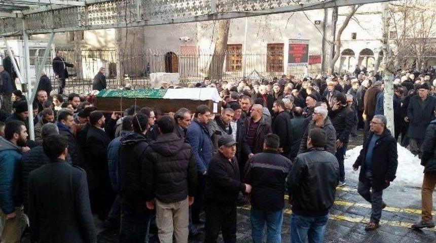 Trafik Kazasında Ağır Yaralanan Gen&ccedil; Kız Hayatını Kaybetti