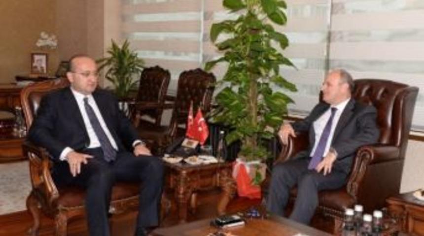 Başbakan Yardımcısı Akdoğan&rsquo;dan Vali &Ccedil;akacak&rsquo;a Ziyaret