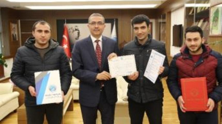 Azerbaycanlı &Ouml;ğrenciler &Uuml;niversiteden Mezun Oldu