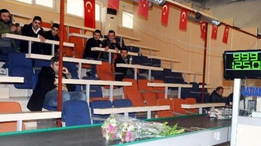 (&ouml;zel Haber)14 Şubat Sevgililer G&uuml;n&uuml; İ&ccedil;in &Ccedil;i&ccedil;ekler A&ccedil;ık Arttırmayla Satılıyor