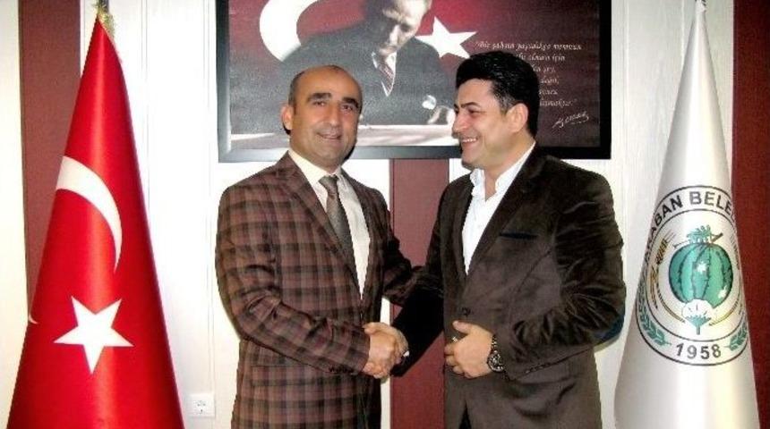 &Uuml;nl&uuml; Ses Sanat&ccedil;ısı Murat &Ccedil;elik&rsquo;ten, Başkan Mehmet &Ouml;zdemir&rsquo;e Teşekk&uuml;r Ziyareti