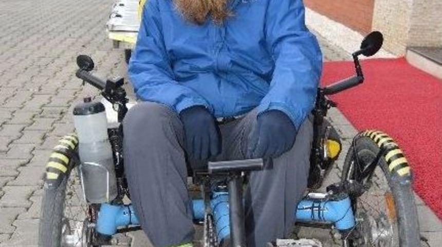 İsvi&ccedil;reli David, Bisikletiyle D&uuml;nya Turunda