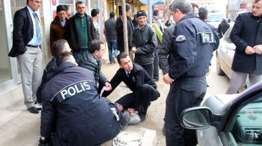 Hemşire İle 2 Polisi Darp Etti, Tutuklandı