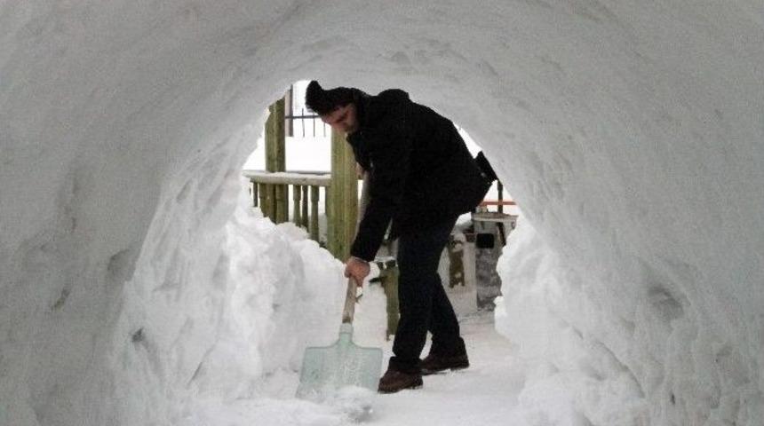 Kar T&uuml;nelinin Sonunda &Ccedil;ardakta &Ccedil;ay Keyfi