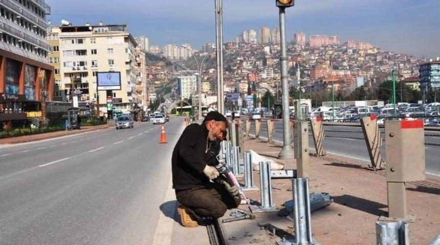 Adalet K&ouml;pr&uuml;s&uuml; Korkulukları Yenilendi