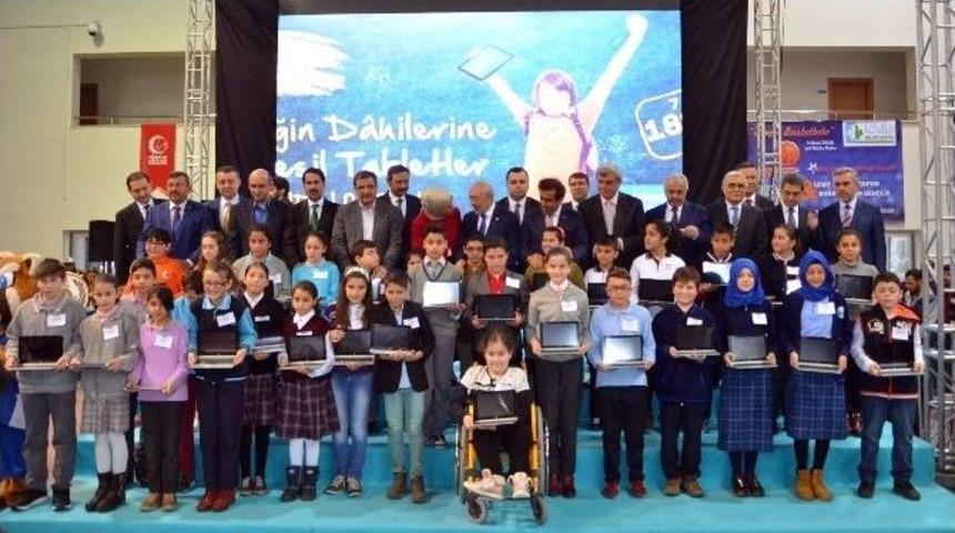 Kocaeli&rsquo;de 27 Bin 180 &Ouml;ğrenci Daha Tabletlerine Kavuştu
