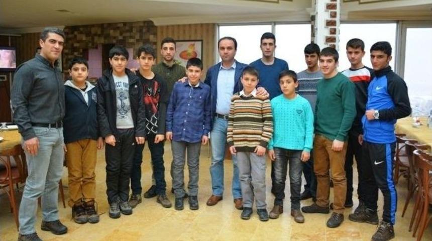 Kaymakam Erkan, Sporcularla Kahvaltıda Bir Araya Geldi