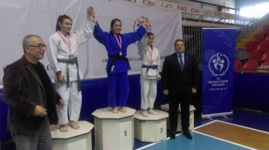 Salihlili Bayan Judocular İl Şampiyonu Oldu