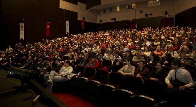 Arturo Ui’nin Önlenebilir Tırmanışı İsimli Oyuna Yoğun İlgi