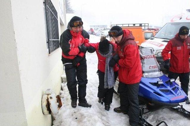 (özel Haber) Kayak Yaparken Yaralanan Genç Kızın İmdadına Jak Yetişti