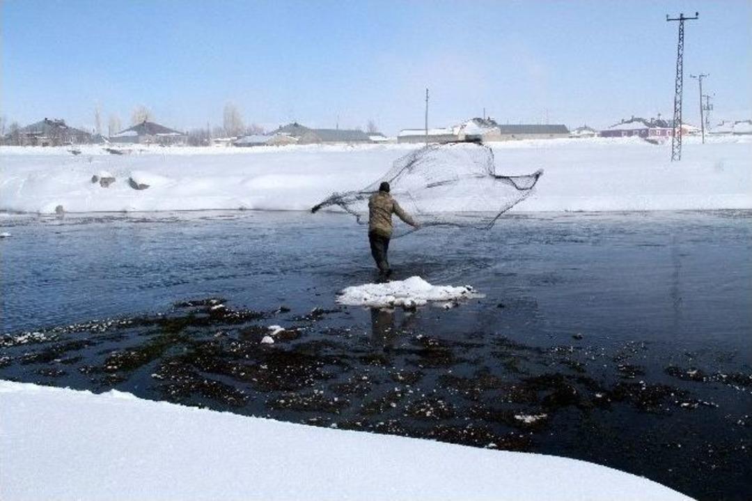 &Ccedil;aldıran&rsquo;da Zorlu Kış, Hayatı Olumsuz Etkiliyor
