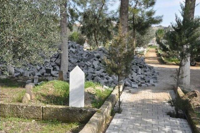 Nazilli’de Mezarlıklar Bakıma Alındı