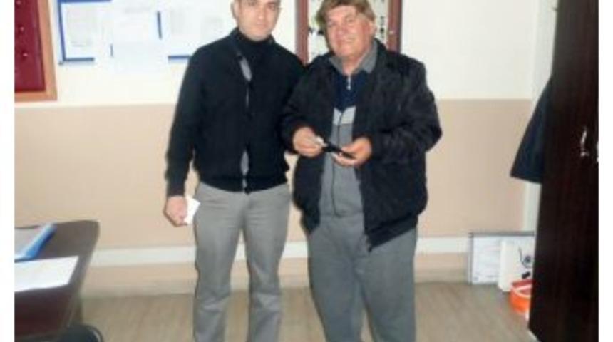 Muhtar Bulduğu Cüzdanı Sahibine Ulaştırdı