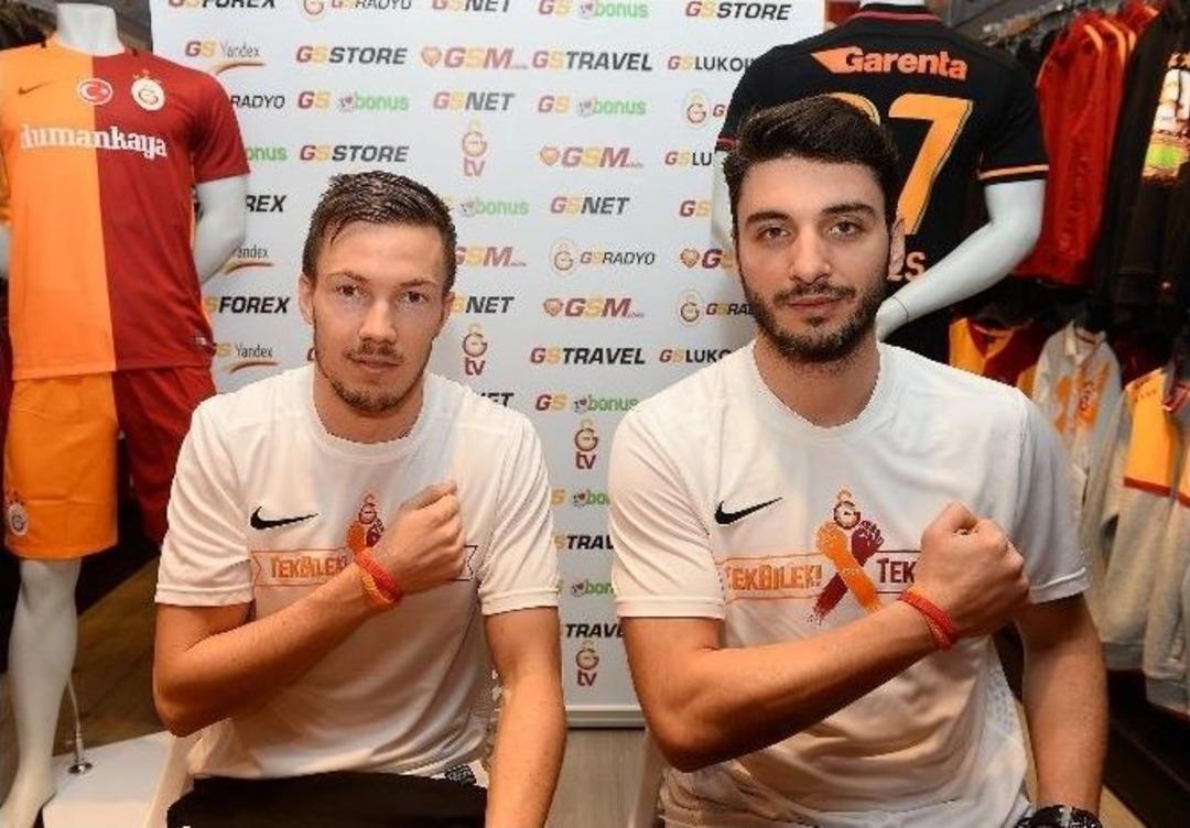 Cenk G&ouml;nen Ve Lınnes Taraftarlarla Bir Araya Geldi