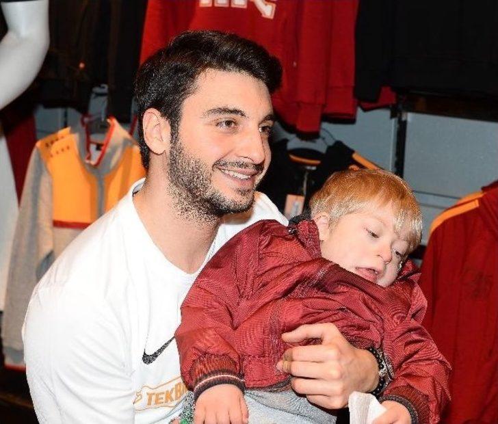 Cenk Gönen Ve Lınnes Taraftarlarla Bir Araya Geldi G5