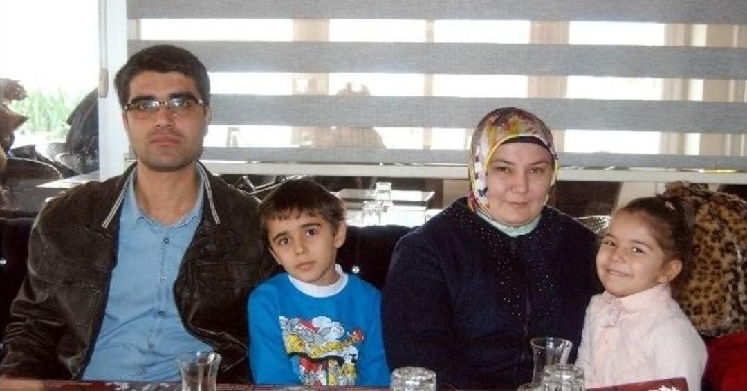 Ak Partili Kadınlardan İhtiya&ccedil; Sahibi &Ccedil;ocuklara Giyim Yardımı