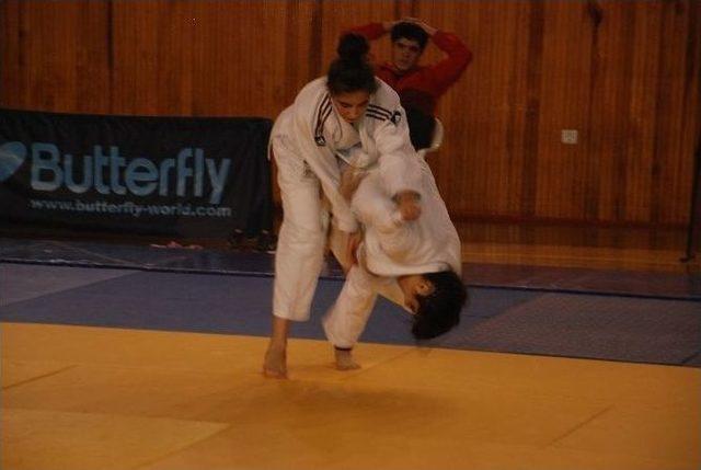 Anadolu Yıldızlar Ligi Judo Yarı Final Müsabakaları Tokat’ta Başladı