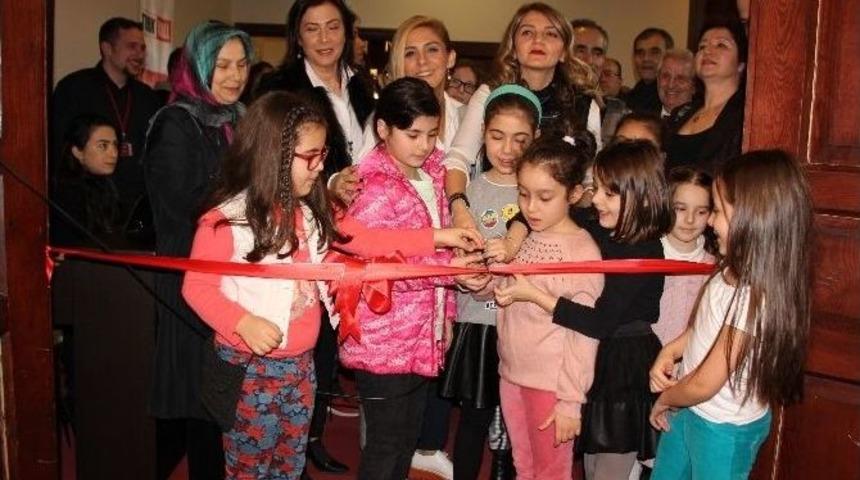 Resim Yarışmasında Dereceye Girenler &Ouml;d&uuml;llendirildi