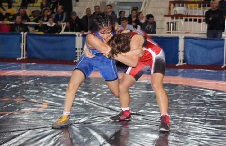 Genç Bayanlar Türkiye Güreş Şampiyonası Büyük Heyecana Sahne Oldu G1