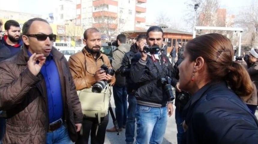 Emniyet Amirinden Hdp&rsquo;li Vekile: &ldquo;yolu Kapatmak Bir Vekile Yakışmıyor&rdquo;