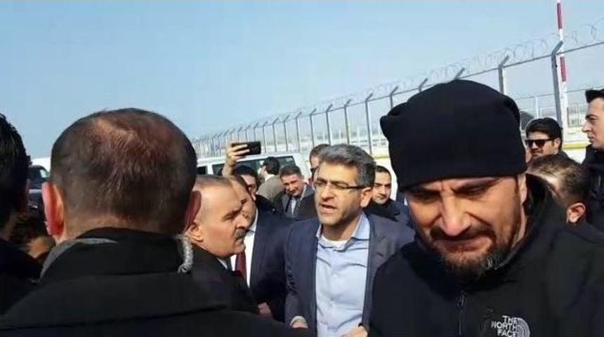 Aracının Vıp Otoparkına Alınmadığını İleri S&uuml;ren Hdp&rsquo;li Vekil İle Polis Arasında Tartışma