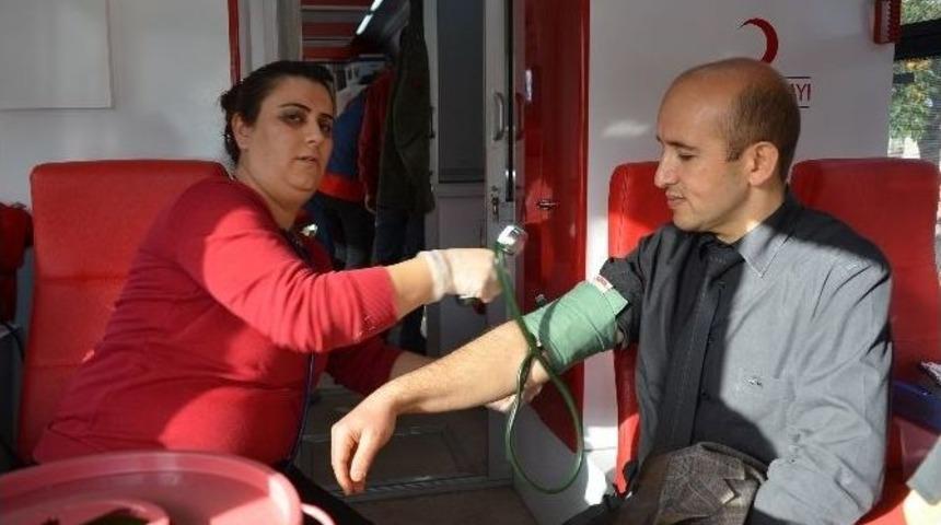 Kemer Belediye Personelinden Kan Bağışı