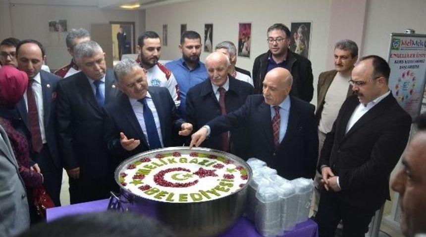 Melikgazi Belediyesi Tarafından Yaptırılan G&uuml;neş Enerji Santrali A&ccedil;ıldı