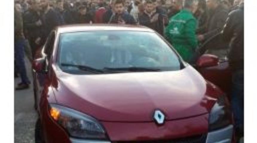 &rsquo;dur&rsquo; İhtarına Uymayan Ara&ccedil; Lastiklerine Ateş Edilerek Durduruldu