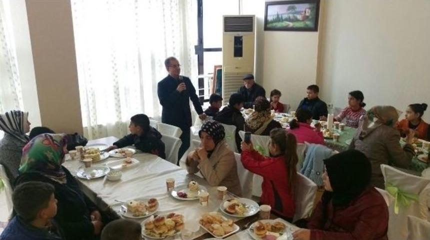 Vali Tapsız, Yetim-&ouml;ks&uuml;z &Ccedil;ocuklarla Bir Araya Geldi