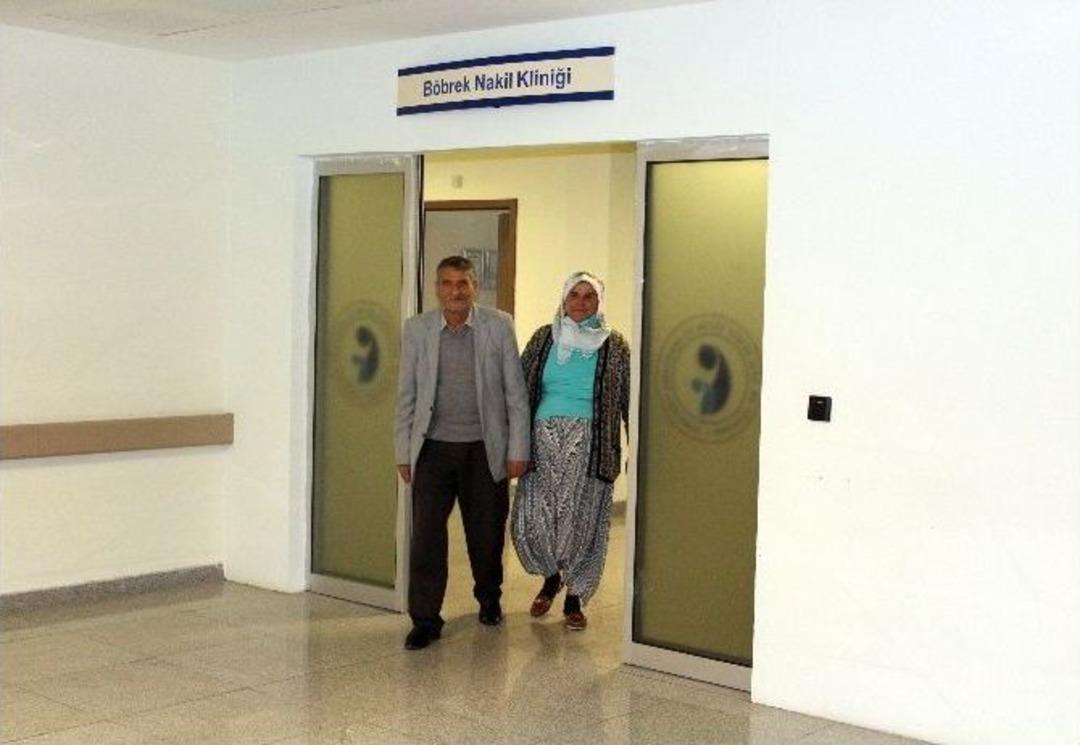 (&ouml;zel Haber) Fedakar Eş, 42 Yıllık Hayat Arkadaşına B&ouml;breğini Bağışladı