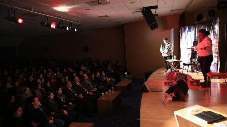 Buca&rsquo;da Uyuşturucu Bağımlılığına Tiyatrolu Savaş