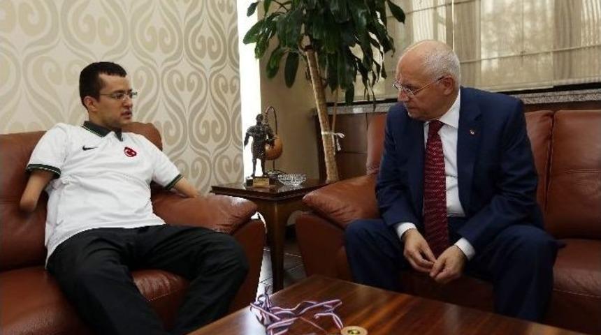 Azimli Kula&ccedil;tan Yenimahalle Belediye Başkanına Ziyaret