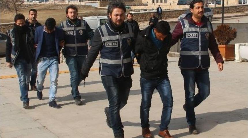 Polisin Dikkati &Ouml;ğretmenin 250 Bin Lirasını Kurtardı
