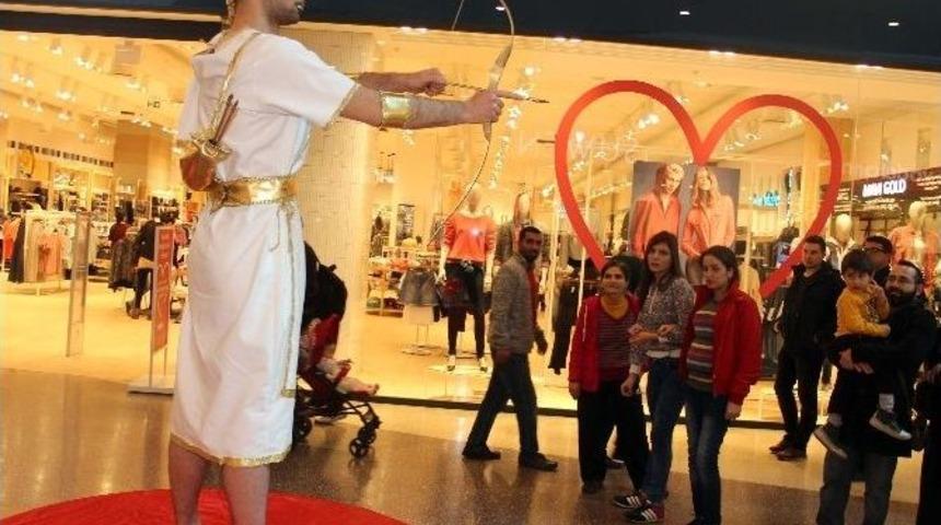 Sevgi Eğlenceyle Buluştu, Avm&rsquo;de Karnaval Havası Esti