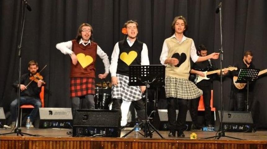 &Ccedil;ok Sesli Korodan Muhteşem Bir Konser Daha