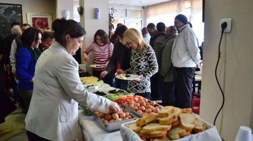 Sakatlar Derneği Kahvaltıda Buluştu