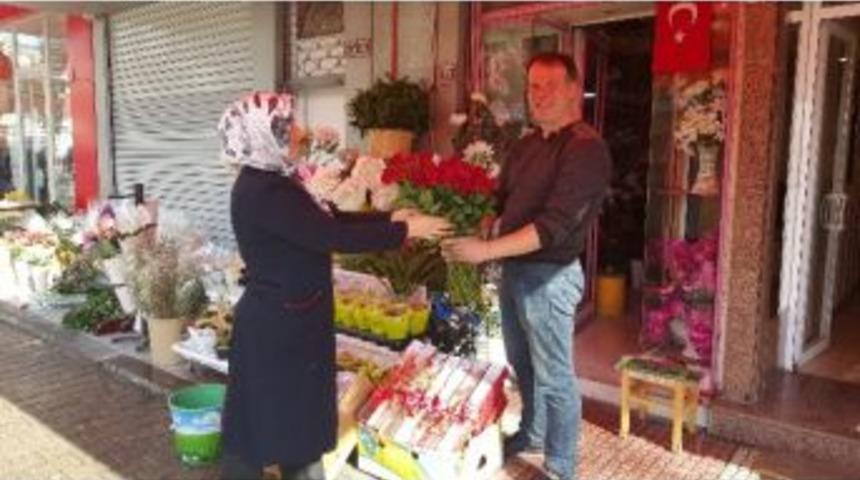 14 Şubatta Bu Yılın Modası Yine G&uuml;l Oldu