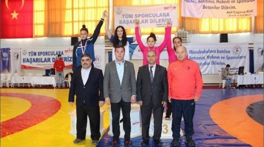 Gen&ccedil; Bayanlar T&uuml;rkiye G&uuml;reş Şampiyonası Nefesleri Kesti