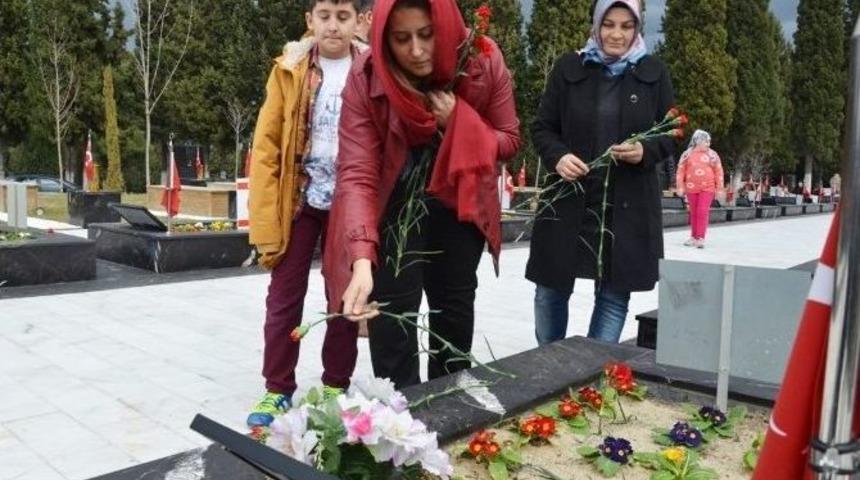 Soma&rsquo;da Acı Sevgililer G&uuml;n&uuml; Kutlaması