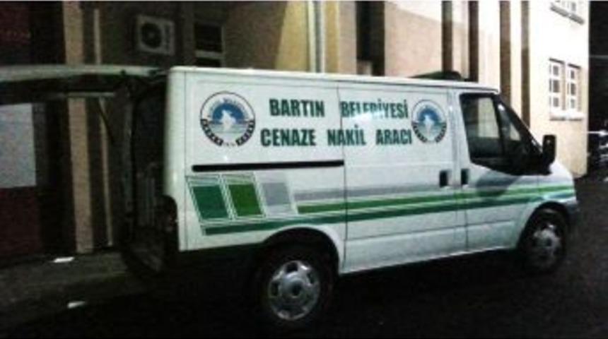 Balkondan D&uuml;şen Adam Hayatının Kaybetti