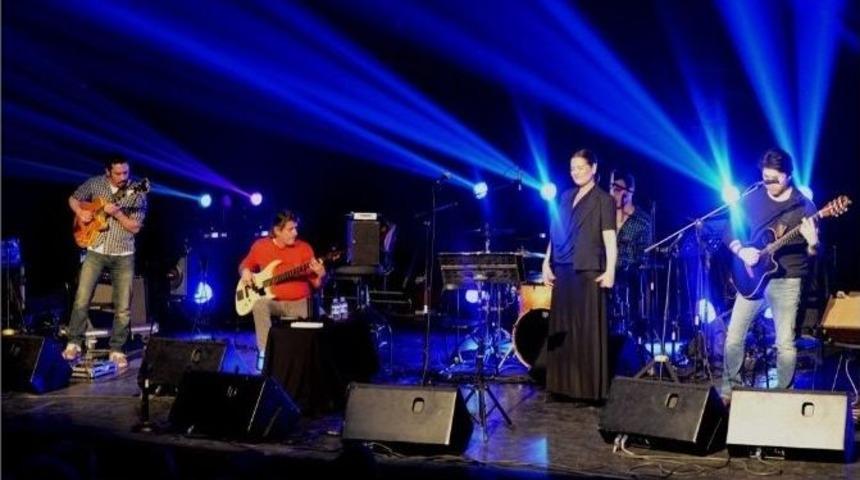 Birsen Tezer Nil&uuml;fer&rsquo;de Hayranlarını B&uuml;y&uuml;ledi