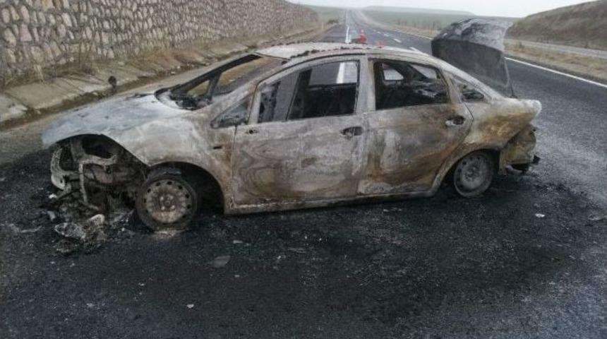 Ter&ouml;ristlerin Yaktığı Ara&ccedil;lar Amat&ouml;r Kamerada