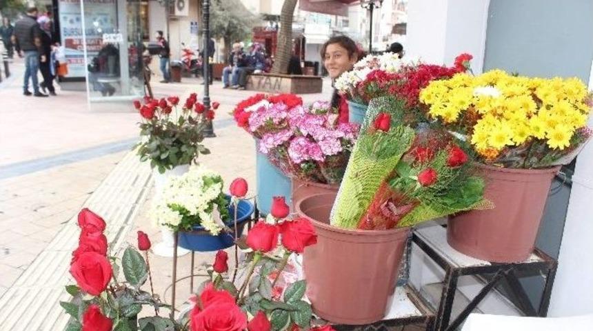 &Ccedil;i&ccedil;ek&ccedil;iler 14 Şubat&rsquo;ta Sevinemedi