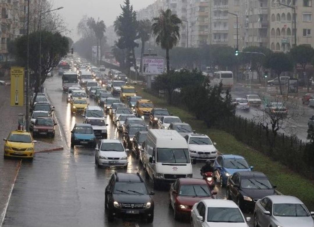 Antalya&rsquo;da Yağmurlu Sevgililer G&uuml;n&uuml;