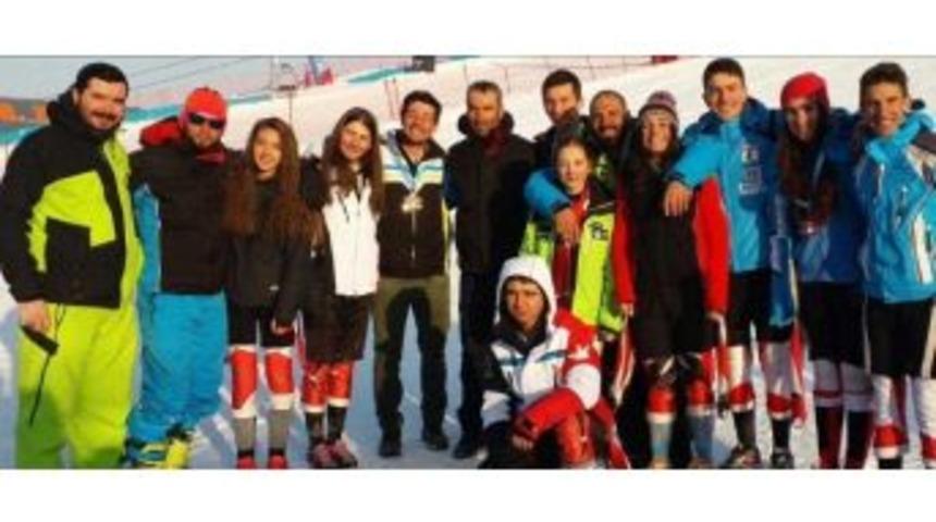 K1 Ve K2 Yarışlarına Erzurum Kayak Kul&uuml;b&uuml; Damga Vurdu...