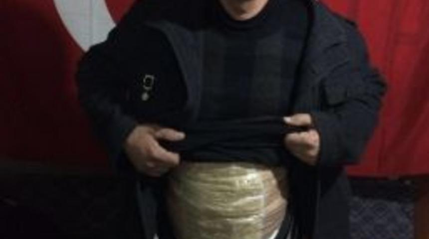 Erzurum&rsquo;da 1 Kişi V&uuml;cuduna Sardığı Eroinle Yakalandı