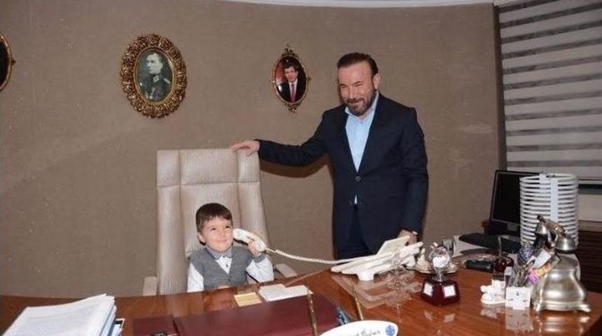 Başkan Doğan Minik Konuklarını Ağırladı